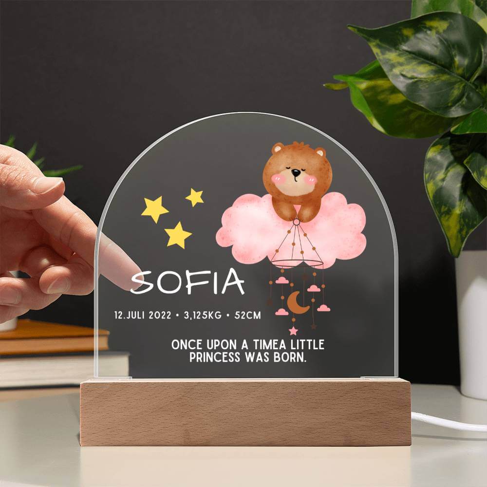 Nachtlicht mit Name, Geburtsdaten und niedlichem Spruch.