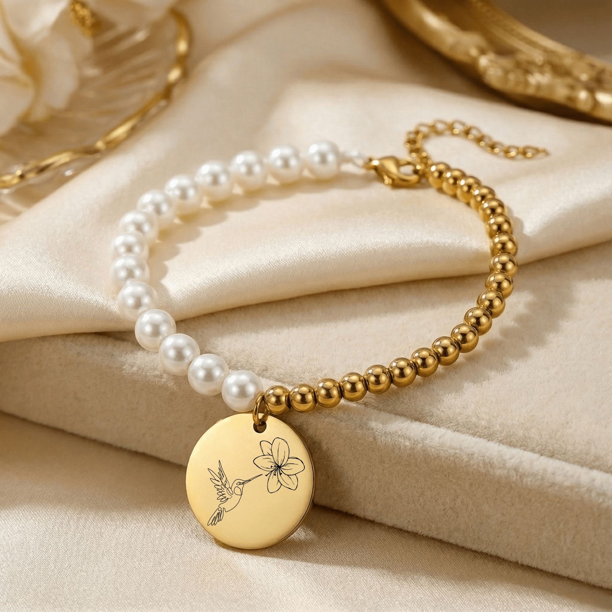 Geschenk für Tochter, Armband für Tochter, Mutter Tochter Schmuck, Tochter Geschenkidee, personalisiertes Armband, gravierter Anhänger mit Blume, Schmuck mit Botschaft, Geschenk mit Gravur, Tochter Geburtstag Geschenk, Mutter Tochter Geschenk, Perlenarmband